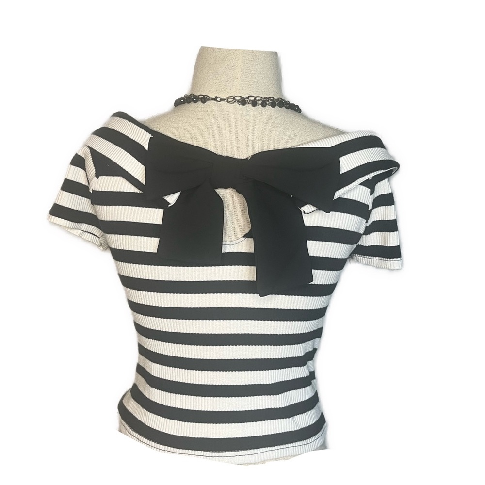 ‧₊˚✩彡 stripped off the shoulder top